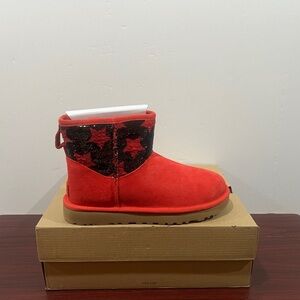Ugg, Classic Mini Sequin Stars, Red & Black